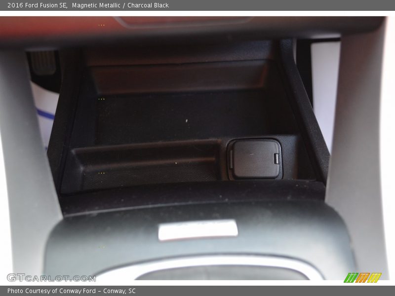 Magnetic Metallic / Charcoal Black 2016 Ford Fusion SE