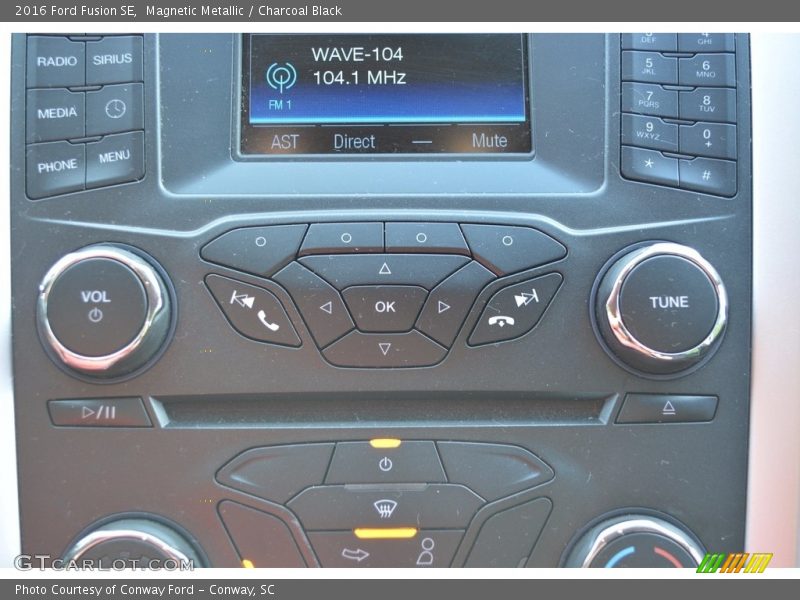 Magnetic Metallic / Charcoal Black 2016 Ford Fusion SE