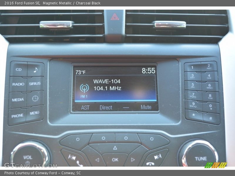 Magnetic Metallic / Charcoal Black 2016 Ford Fusion SE