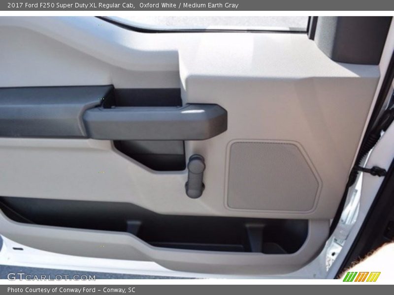 Oxford White / Medium Earth Gray 2017 Ford F250 Super Duty XL Regular Cab