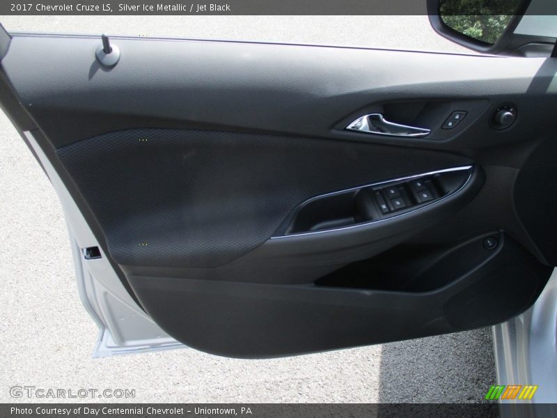 Silver Ice Metallic / Jet Black 2017 Chevrolet Cruze LS