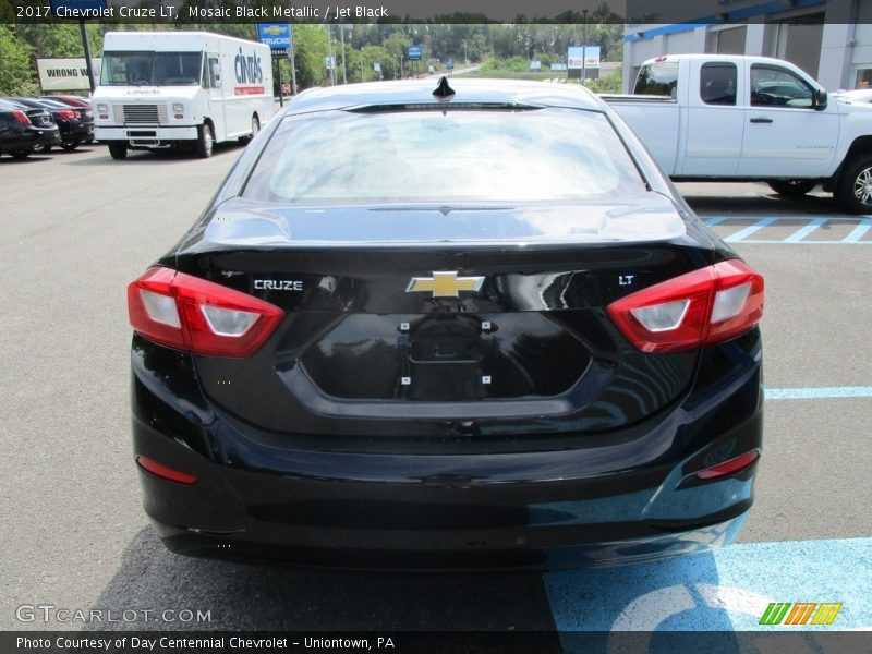 Mosaic Black Metallic / Jet Black 2017 Chevrolet Cruze LT