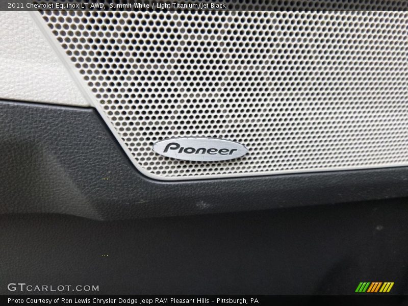 Summit White / Light Titanium/Jet Black 2011 Chevrolet Equinox LT AWD