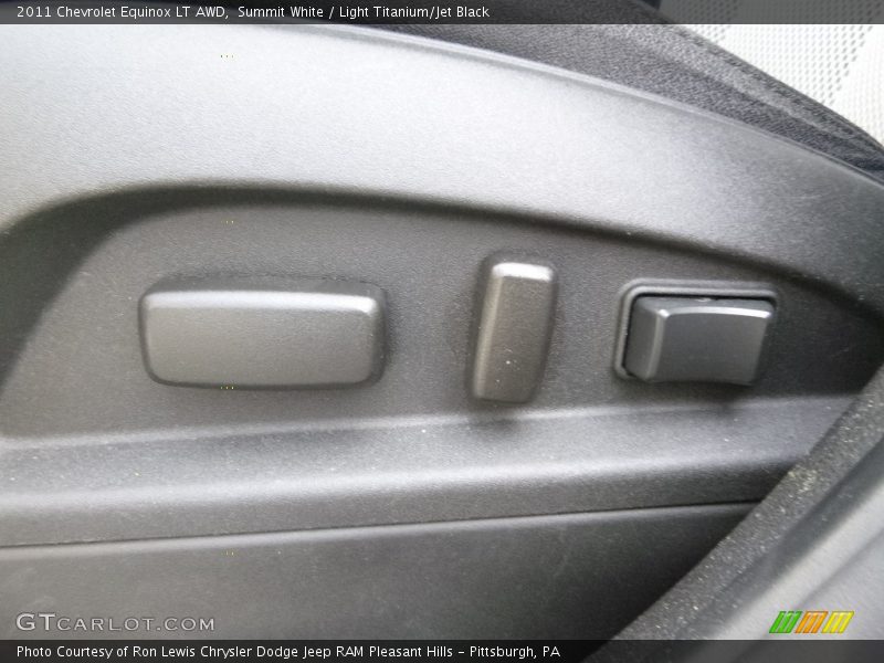 Summit White / Light Titanium/Jet Black 2011 Chevrolet Equinox LT AWD