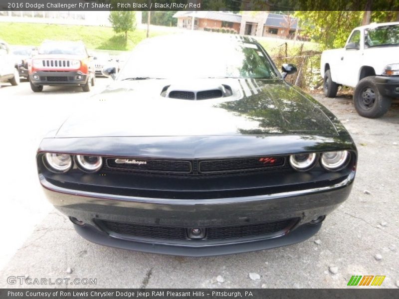 Pitch Black / Black/Ruby Red 2016 Dodge Challenger R/T Shaker