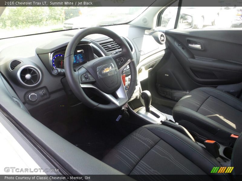 Summit White / Jet Black 2016 Chevrolet Trax LT