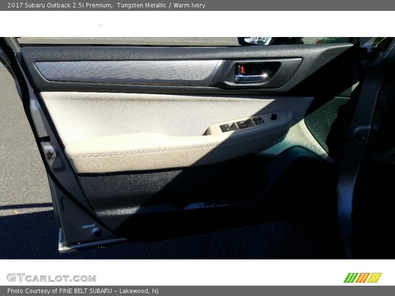 Tungsten Metallic / Warm Ivory 2017 Subaru Outback 2.5i Premium