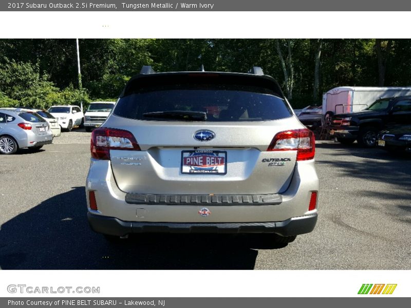 Tungsten Metallic / Warm Ivory 2017 Subaru Outback 2.5i Premium