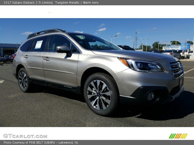 Front 3/4 View of 2017 Outback 2.5i Limited