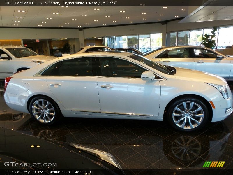 Crystal White Tricoat / Jet Black 2016 Cadillac XTS Luxury Sedan