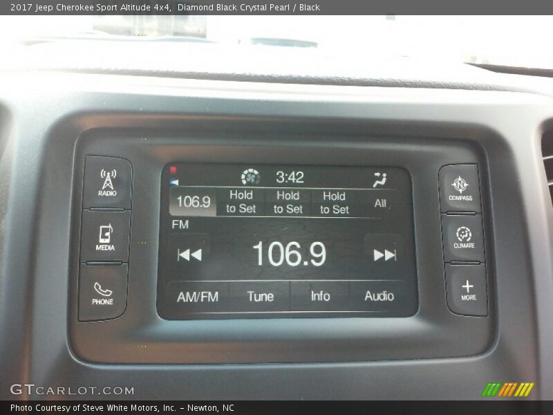 Diamond Black Crystal Pearl / Black 2017 Jeep Cherokee Sport Altitude 4x4