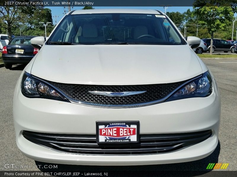 Tusk White / Black/Alloy 2017 Chrysler Pacifica LX