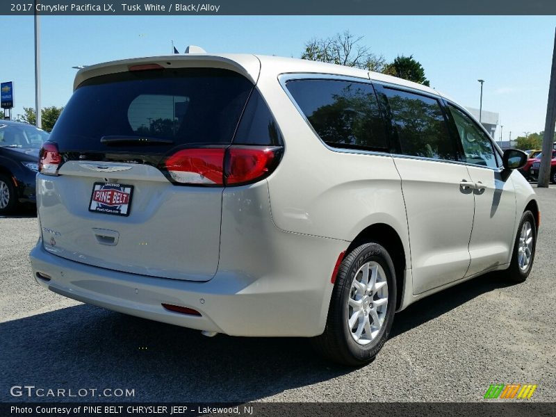 Tusk White / Black/Alloy 2017 Chrysler Pacifica LX