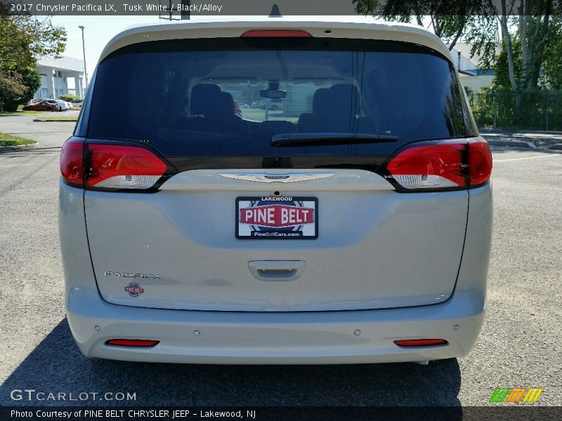 Tusk White / Black/Alloy 2017 Chrysler Pacifica LX