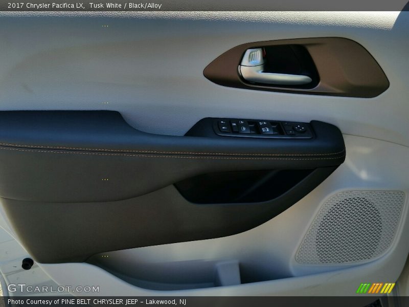 Tusk White / Black/Alloy 2017 Chrysler Pacifica LX