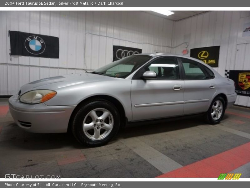 Silver Frost Metallic / Dark Charcoal 2004 Ford Taurus SE Sedan