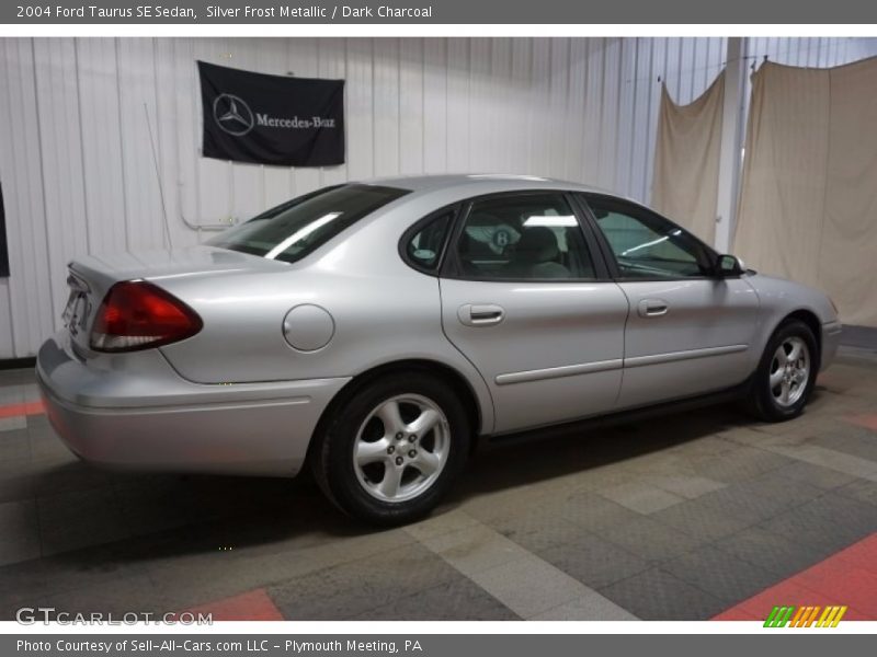 Silver Frost Metallic / Dark Charcoal 2004 Ford Taurus SE Sedan