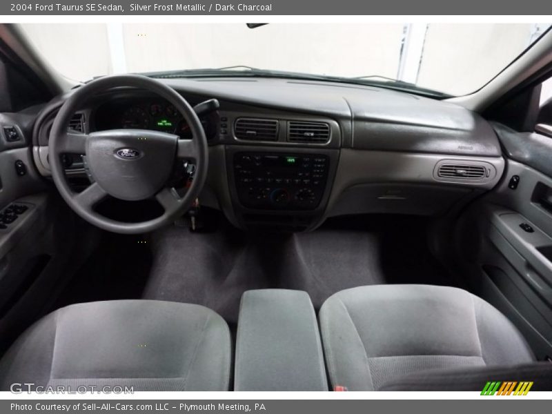 Silver Frost Metallic / Dark Charcoal 2004 Ford Taurus SE Sedan