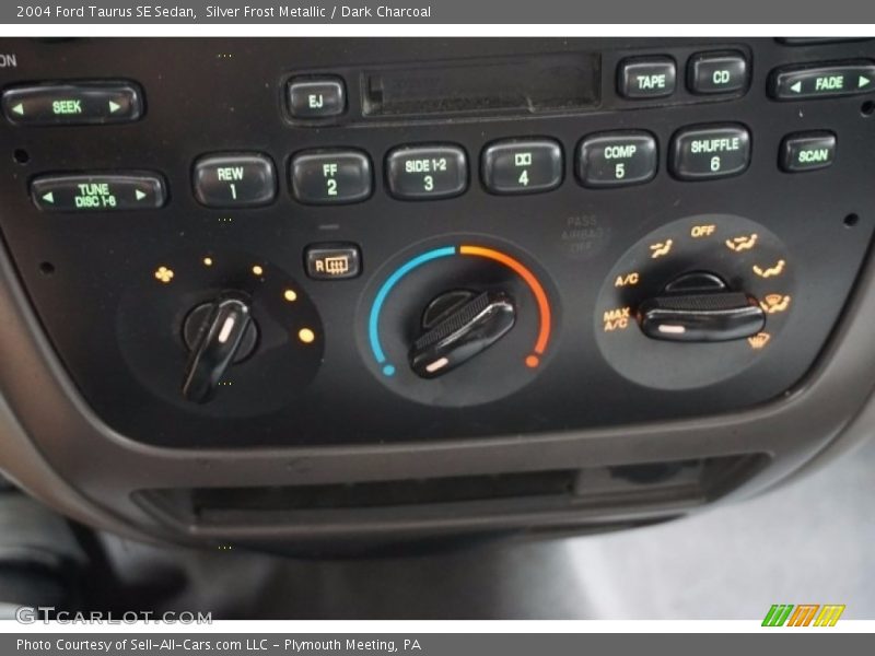 Silver Frost Metallic / Dark Charcoal 2004 Ford Taurus SE Sedan