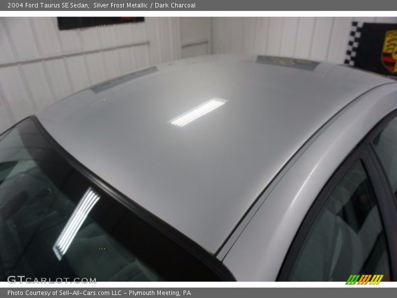 Silver Frost Metallic / Dark Charcoal 2004 Ford Taurus SE Sedan