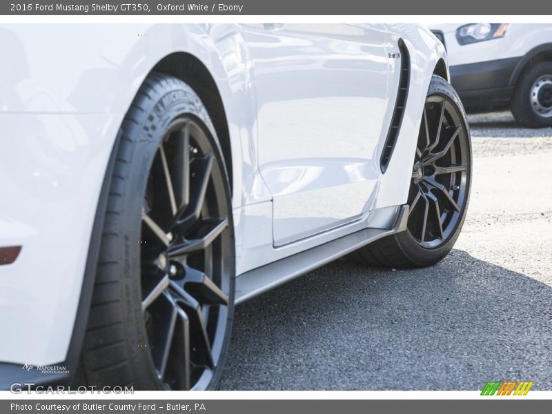 Oxford White / Ebony 2016 Ford Mustang Shelby GT350