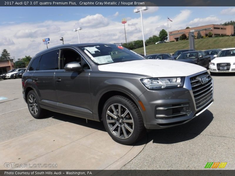 Front 3/4 View of 2017 Q7 3.0T quattro Premium Plus