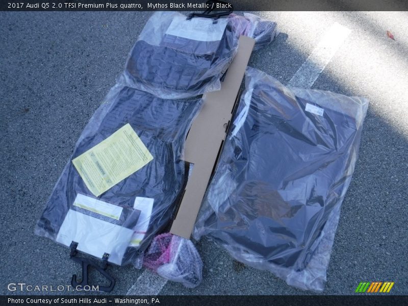 Mythos Black Metallic / Black 2017 Audi Q5 2.0 TFSI Premium Plus quattro