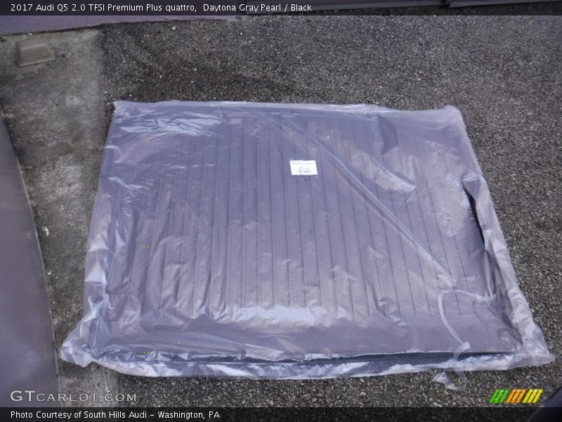 Daytona Gray Pearl / Black 2017 Audi Q5 2.0 TFSI Premium Plus quattro