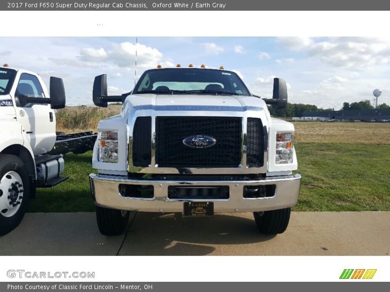 Oxford White / Earth Gray 2017 Ford F650 Super Duty Regular Cab Chassis