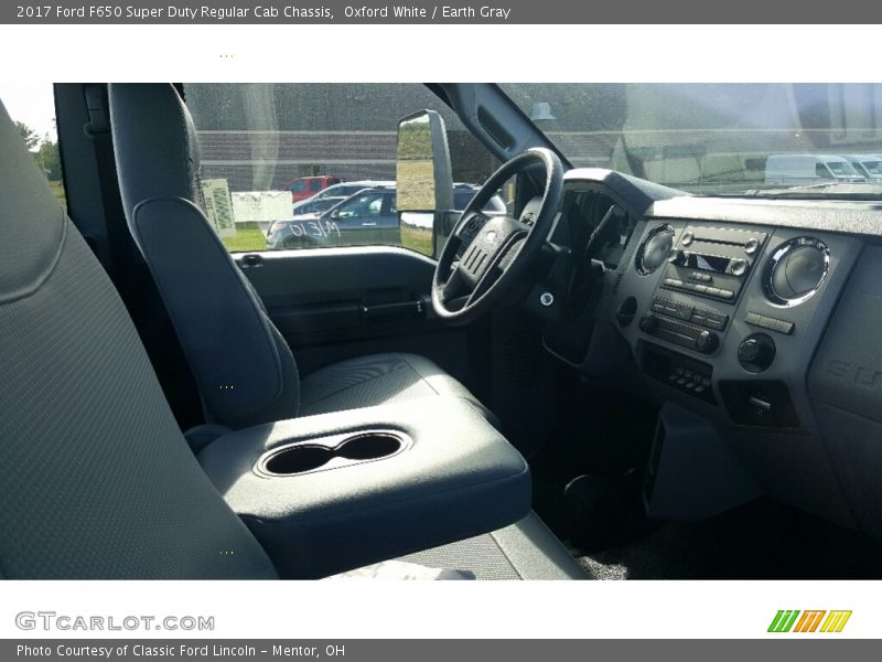 Oxford White / Earth Gray 2017 Ford F650 Super Duty Regular Cab Chassis