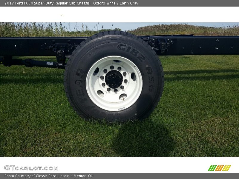 Oxford White / Earth Gray 2017 Ford F650 Super Duty Regular Cab Chassis