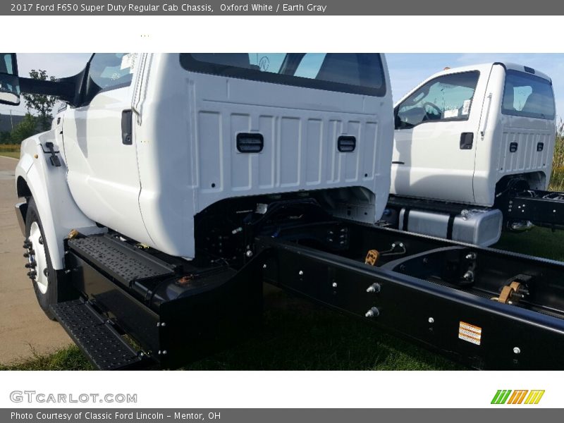 Oxford White / Earth Gray 2017 Ford F650 Super Duty Regular Cab Chassis