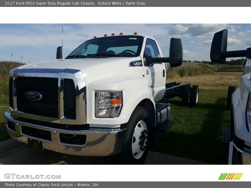 Oxford White / Earth Gray 2017 Ford F650 Super Duty Regular Cab Chassis