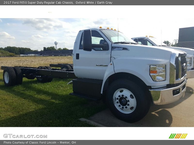 Oxford White / Earth Gray 2017 Ford F650 Super Duty Regular Cab Chassis