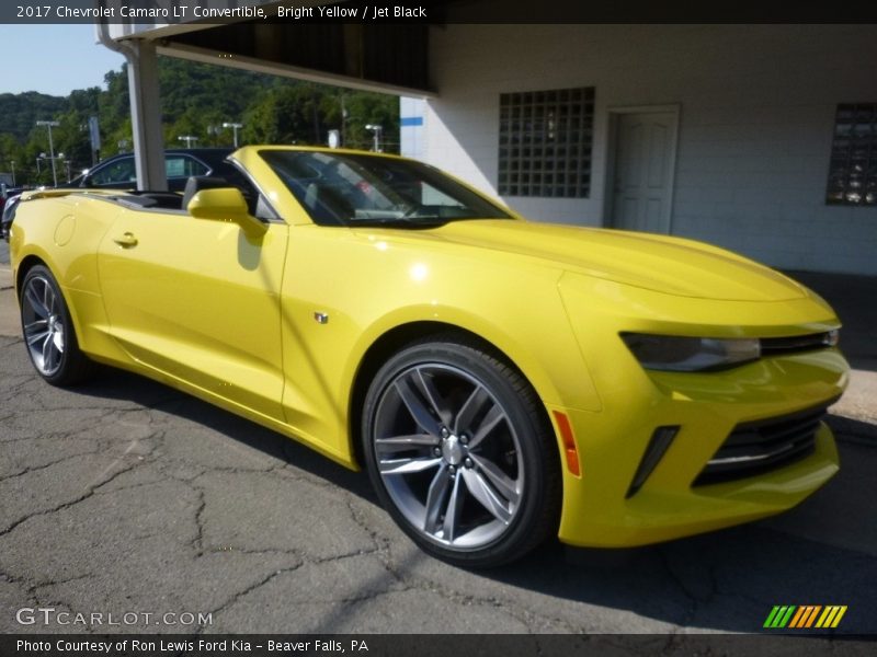 Front 3/4 View of 2017 Camaro LT Convertible