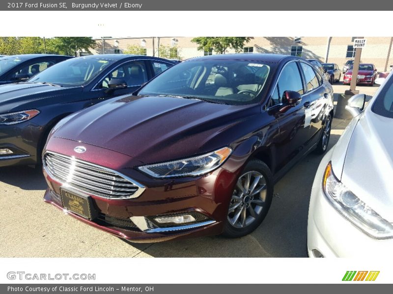 Front 3/4 View of 2017 Fusion SE