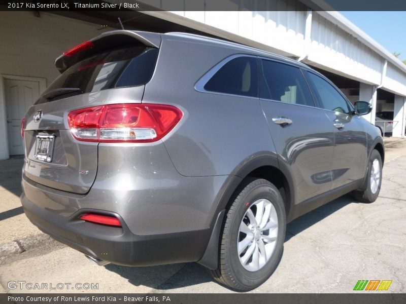 Titanium Silver / Black 2017 Kia Sorento LX