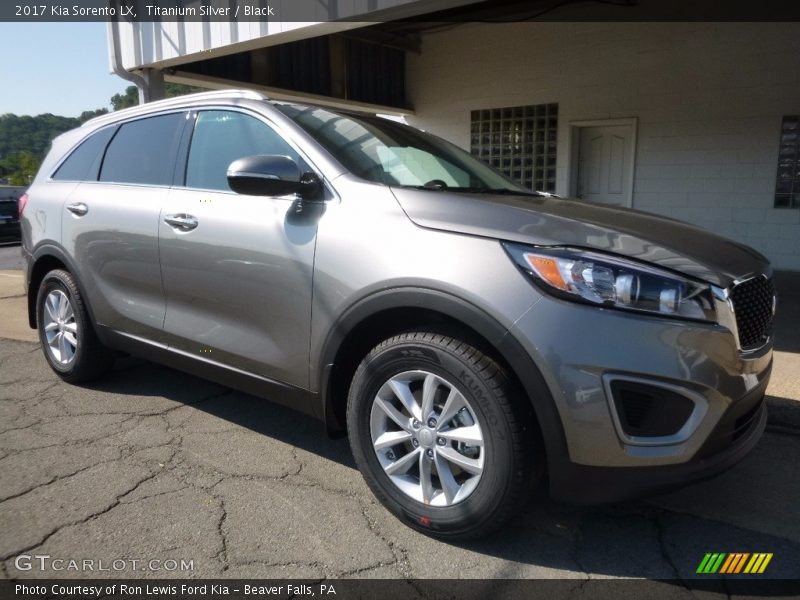 Front 3/4 View of 2017 Sorento LX