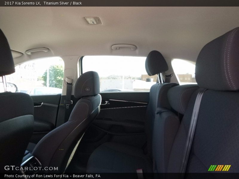 Titanium Silver / Black 2017 Kia Sorento LX