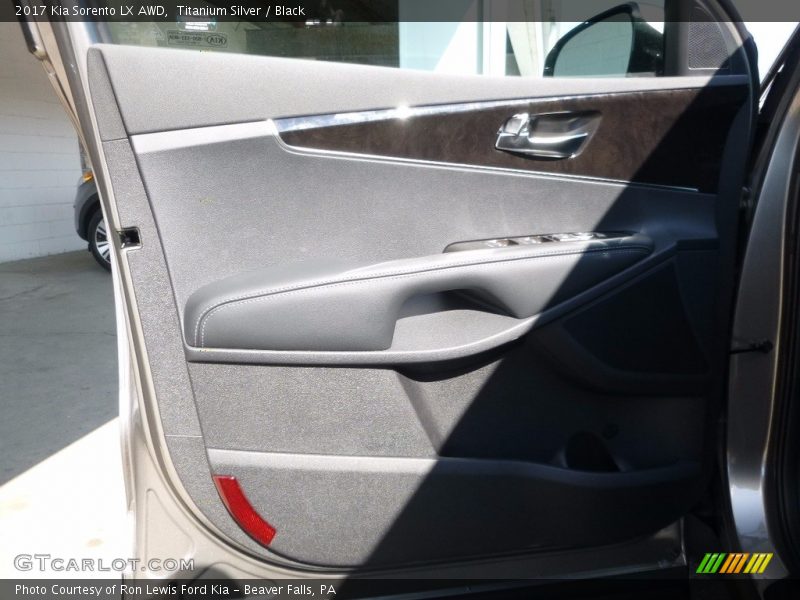 Door Panel of 2017 Sorento LX AWD