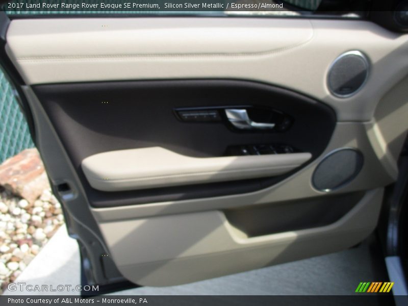 Silicon Silver Metallic / Espresso/Almond 2017 Land Rover Range Rover Evoque SE Premium