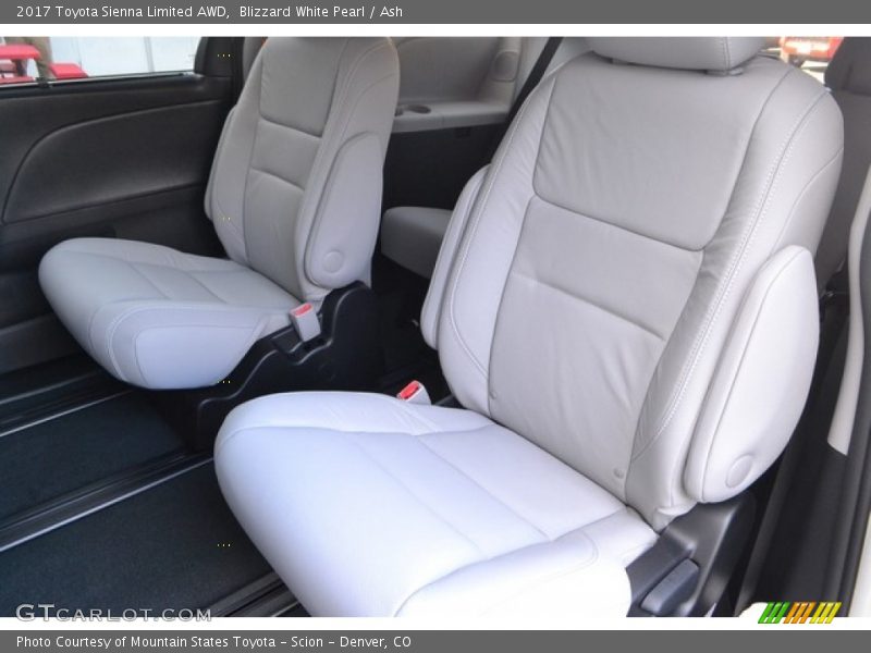 Blizzard White Pearl / Ash 2017 Toyota Sienna Limited AWD