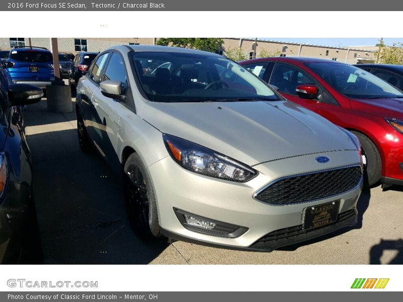 Tectonic / Charcoal Black 2016 Ford Focus SE Sedan