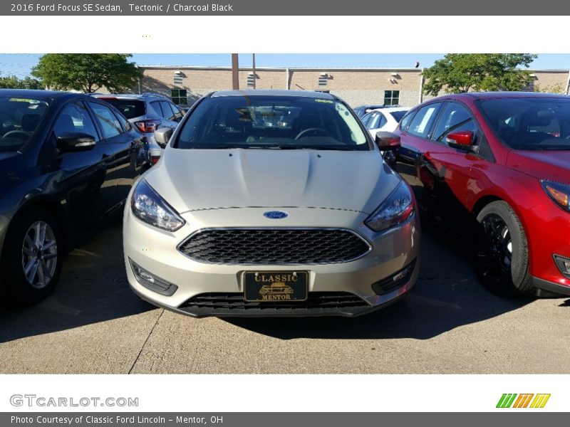 Tectonic / Charcoal Black 2016 Ford Focus SE Sedan