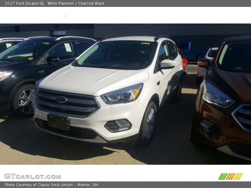 White Platinum / Charcoal Black 2017 Ford Escape SE