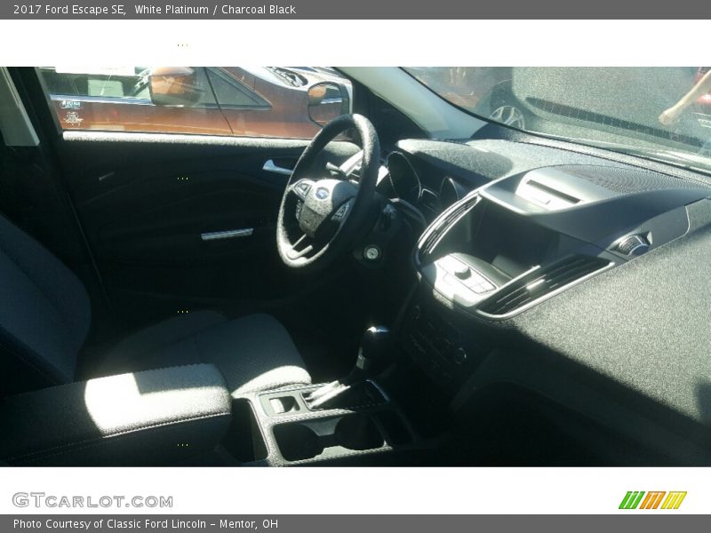 White Platinum / Charcoal Black 2017 Ford Escape SE