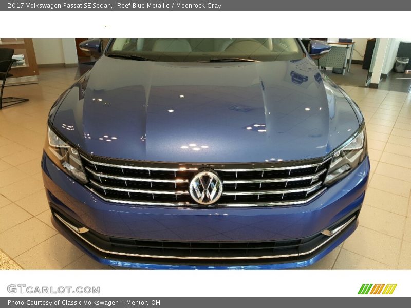 Reef Blue Metallic / Moonrock Gray 2017 Volkswagen Passat SE Sedan