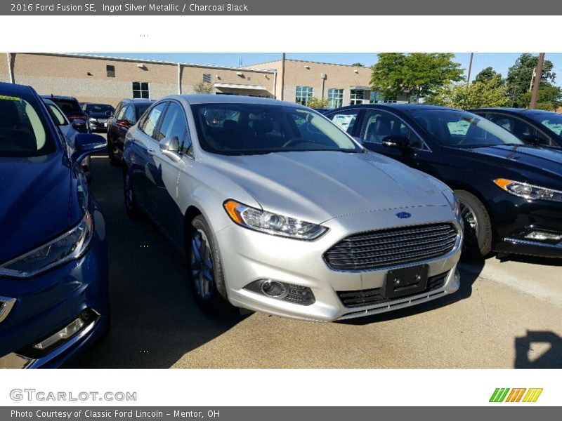 Ingot Silver Metallic / Charcoal Black 2016 Ford Fusion SE