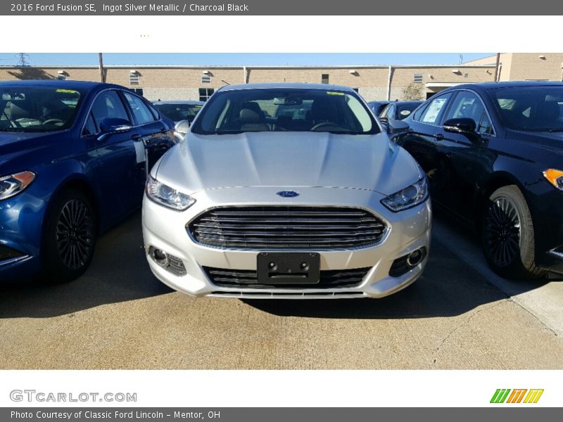 Ingot Silver Metallic / Charcoal Black 2016 Ford Fusion SE