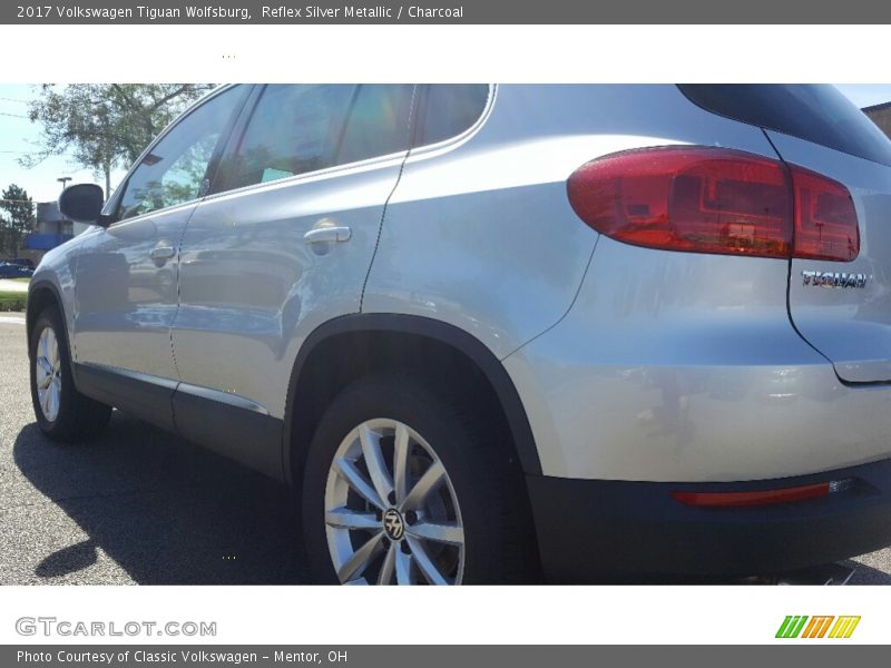 Reflex Silver Metallic / Charcoal 2017 Volkswagen Tiguan Wolfsburg